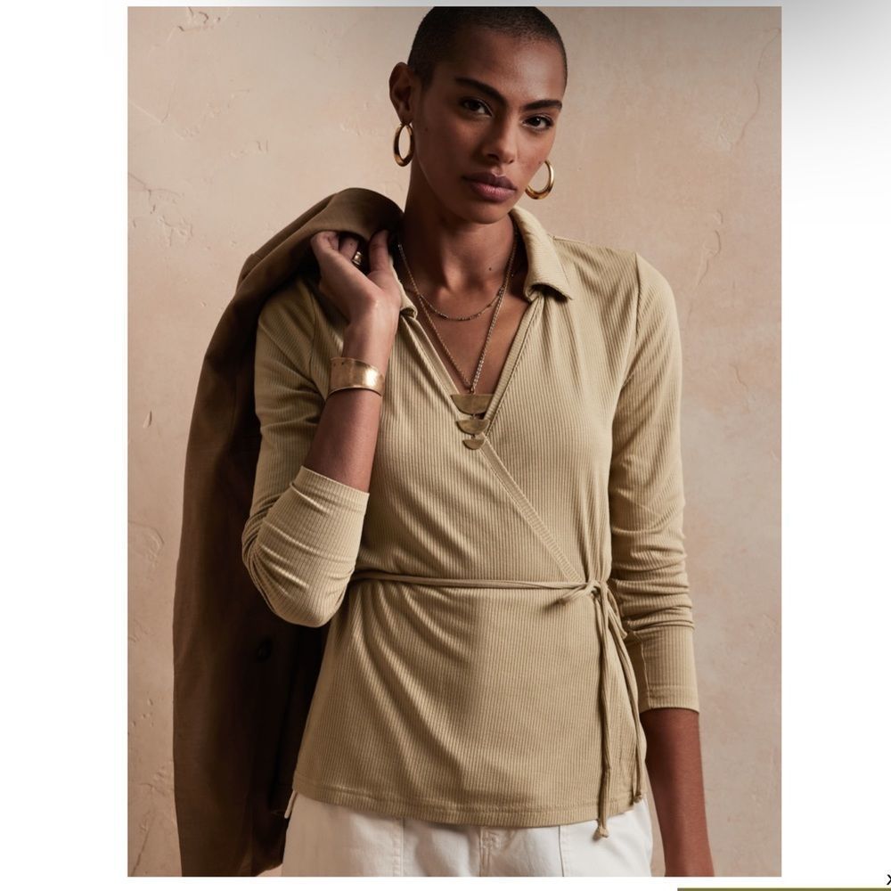 BANANA REPUBLIC WRAP RIBBED TOP